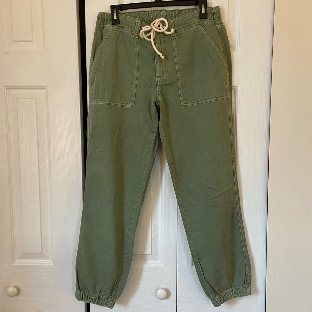 American Eagle Green Jogger Pants, Women’s size 6 Regular